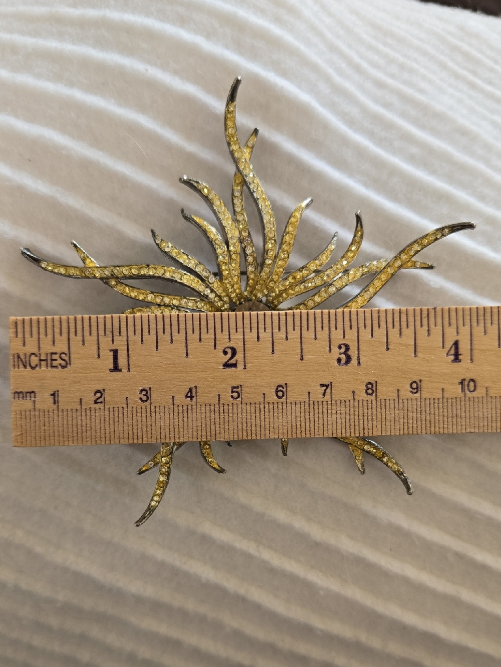 VIntage Rhinestone Starburst Brooch - Picture 5 of 8